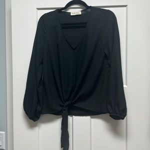 Black Peach Love size small. Ties in front -like new